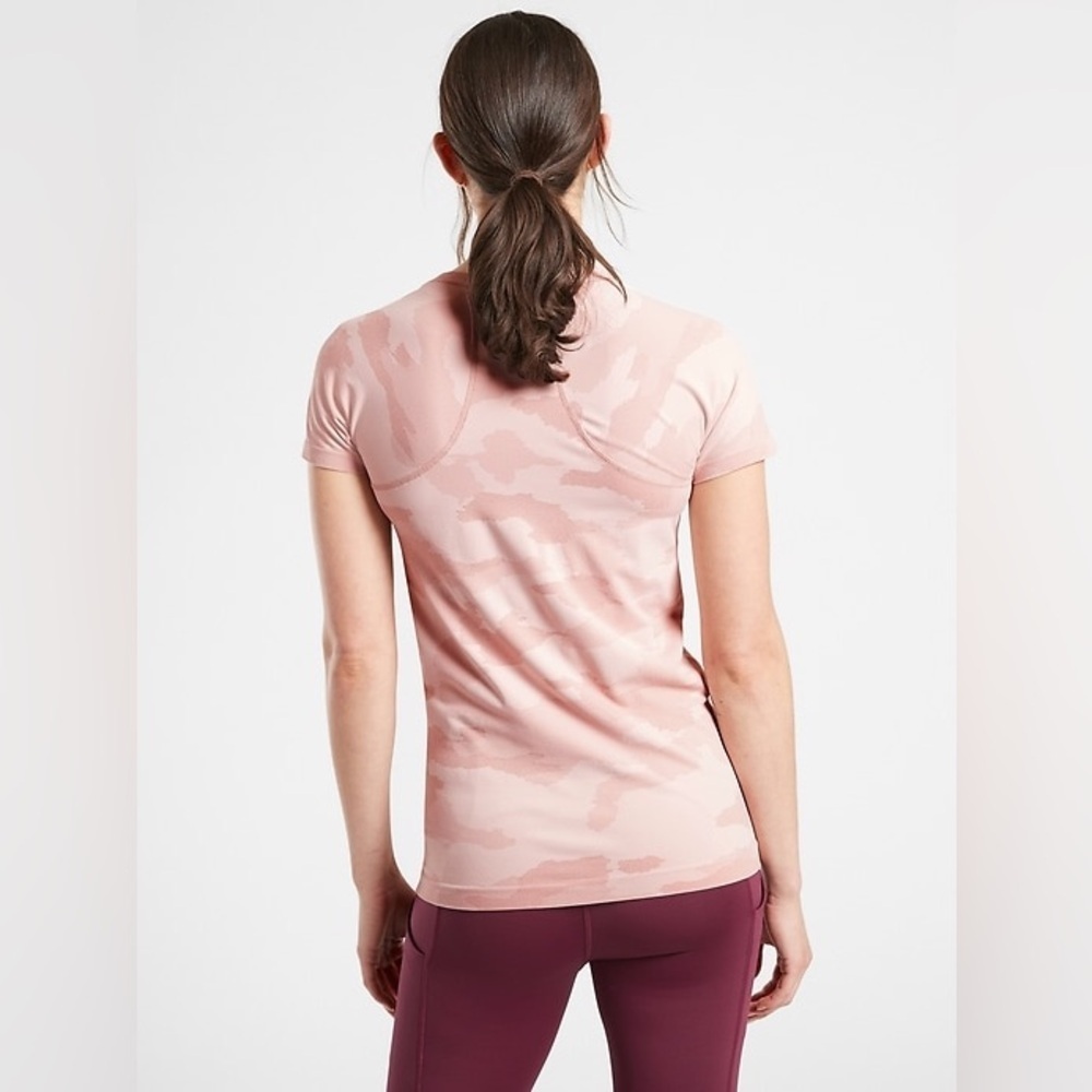 Athleta Momentum Seamless Camo Tee Orchard Pink Camo Size SP EUC